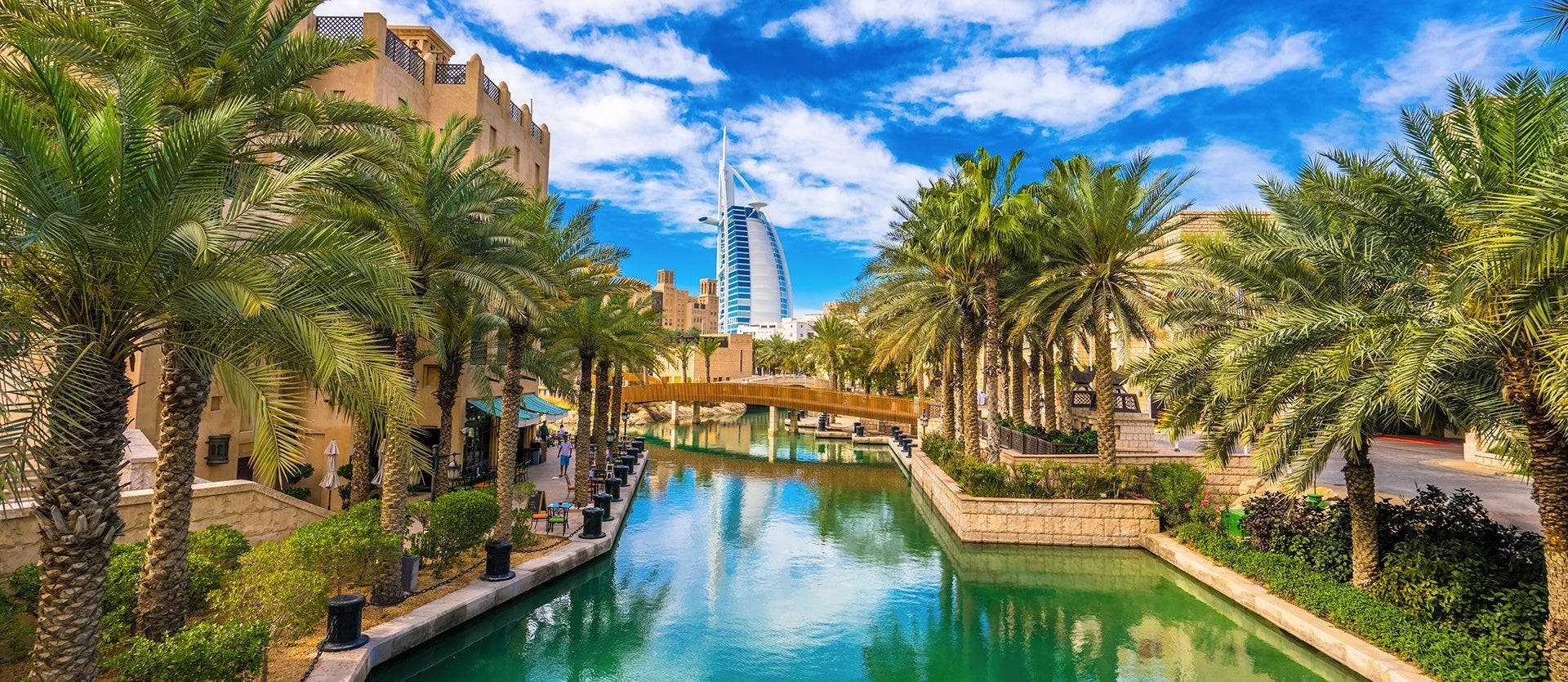 Dubai & Abu Dhabi: beauty among the dunes