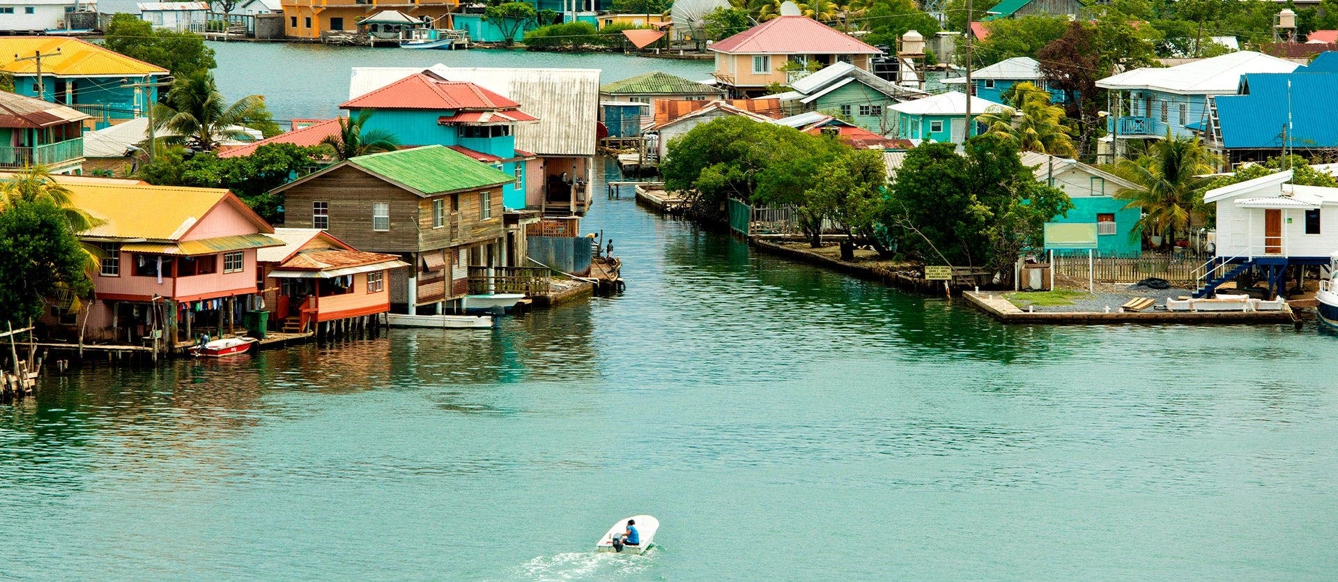 Historic towns & all-inclusive Roatán