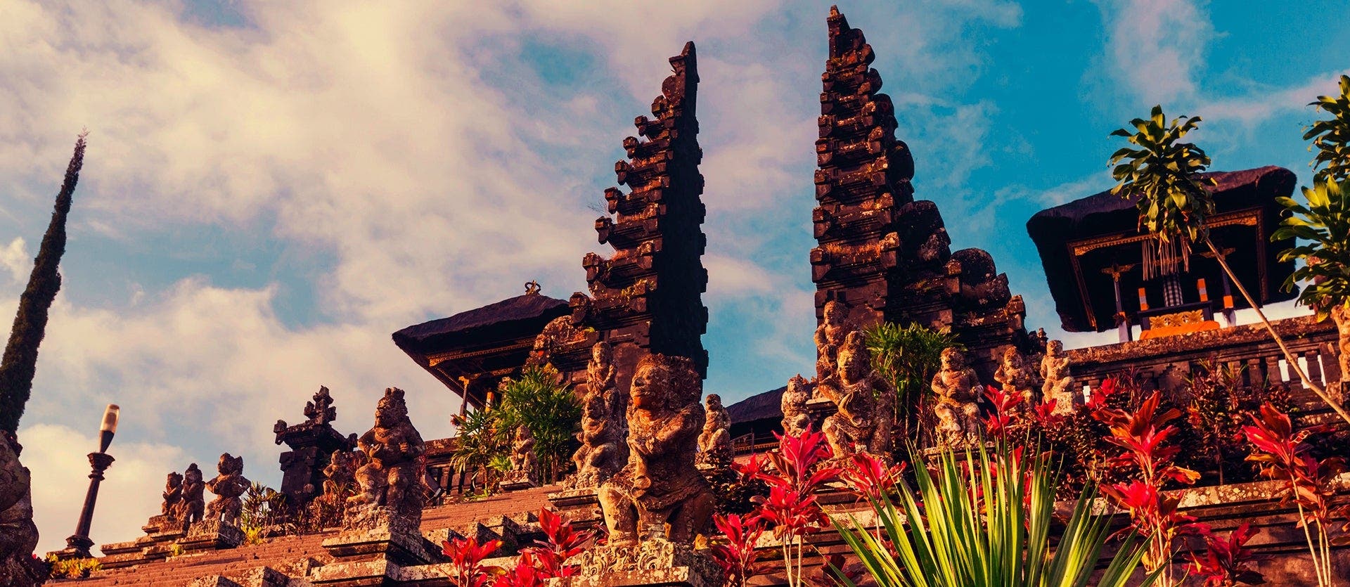 Java y Bali: templos, playas y volcanes