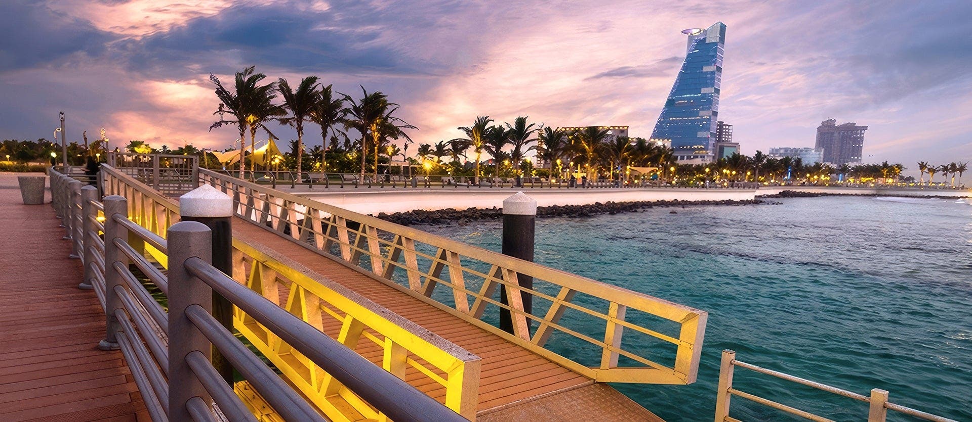 Heart of Arabia: deserts & skyscrapers