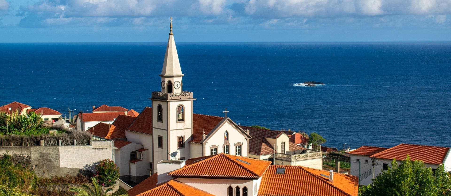 Island peaks & coastal charm