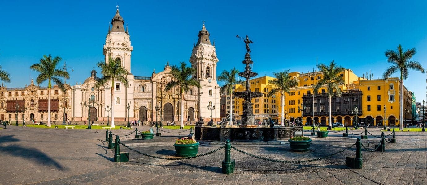 Catedral y plaza Mayor <span class="iconos separador"></span> Lima <span class="iconos separador"></span> Perú