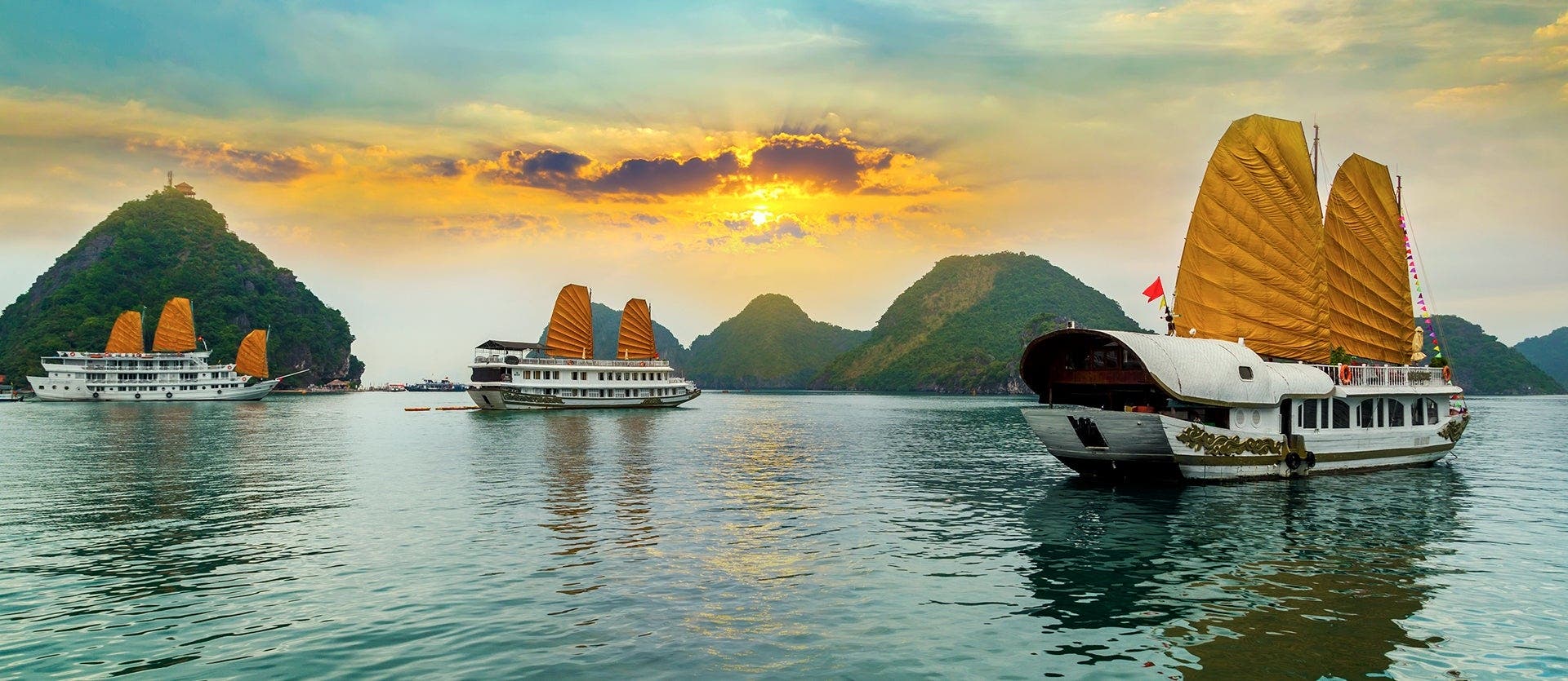 Vietnam 360: Cities, Sapa & Island Escape