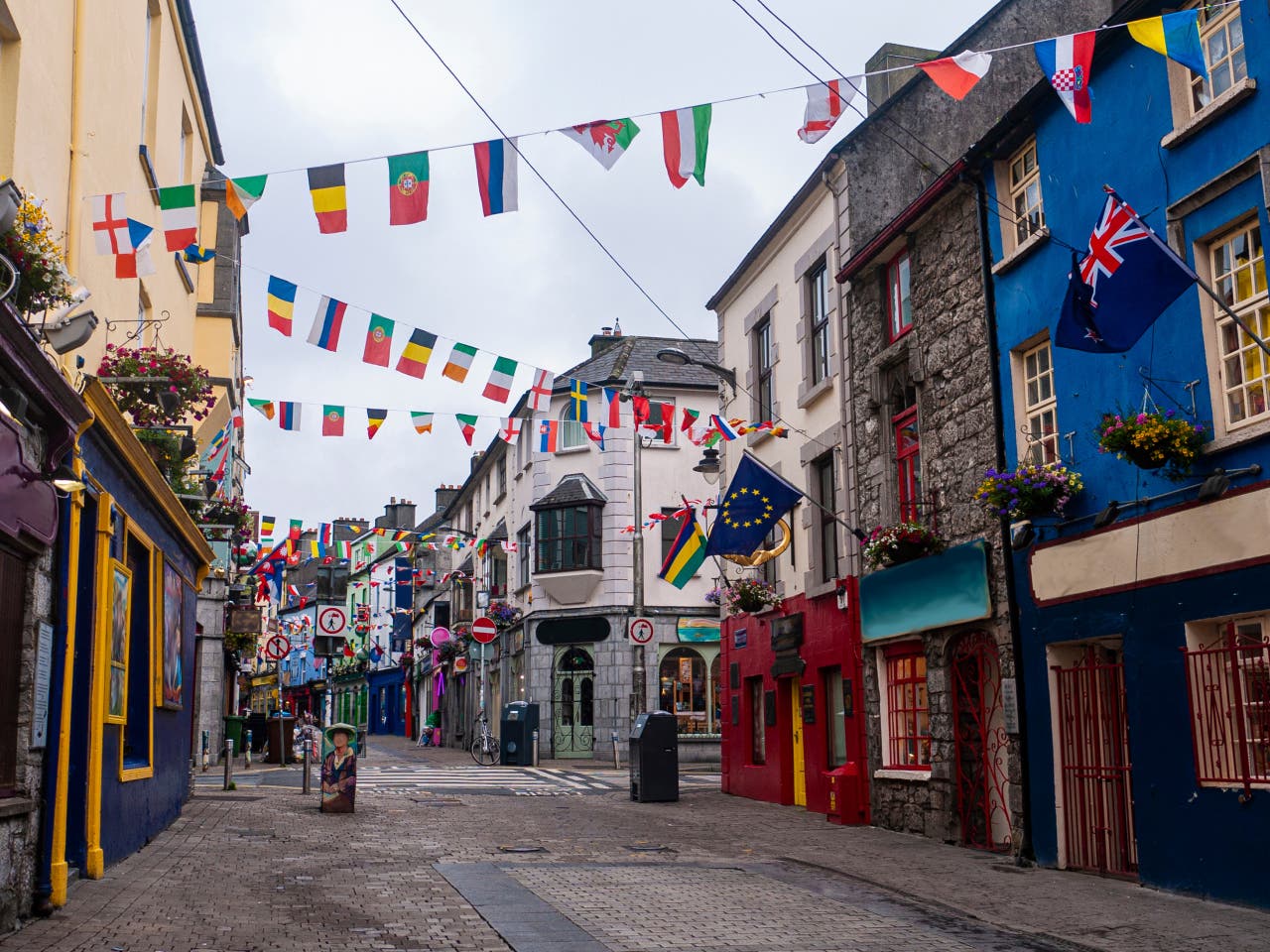 Galway. Experience vibrant culture and stunning coastal beauty.