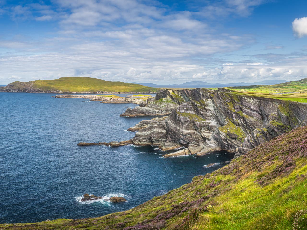 Ring of Kerry. Experience breathtaking landscapes and charming villages.