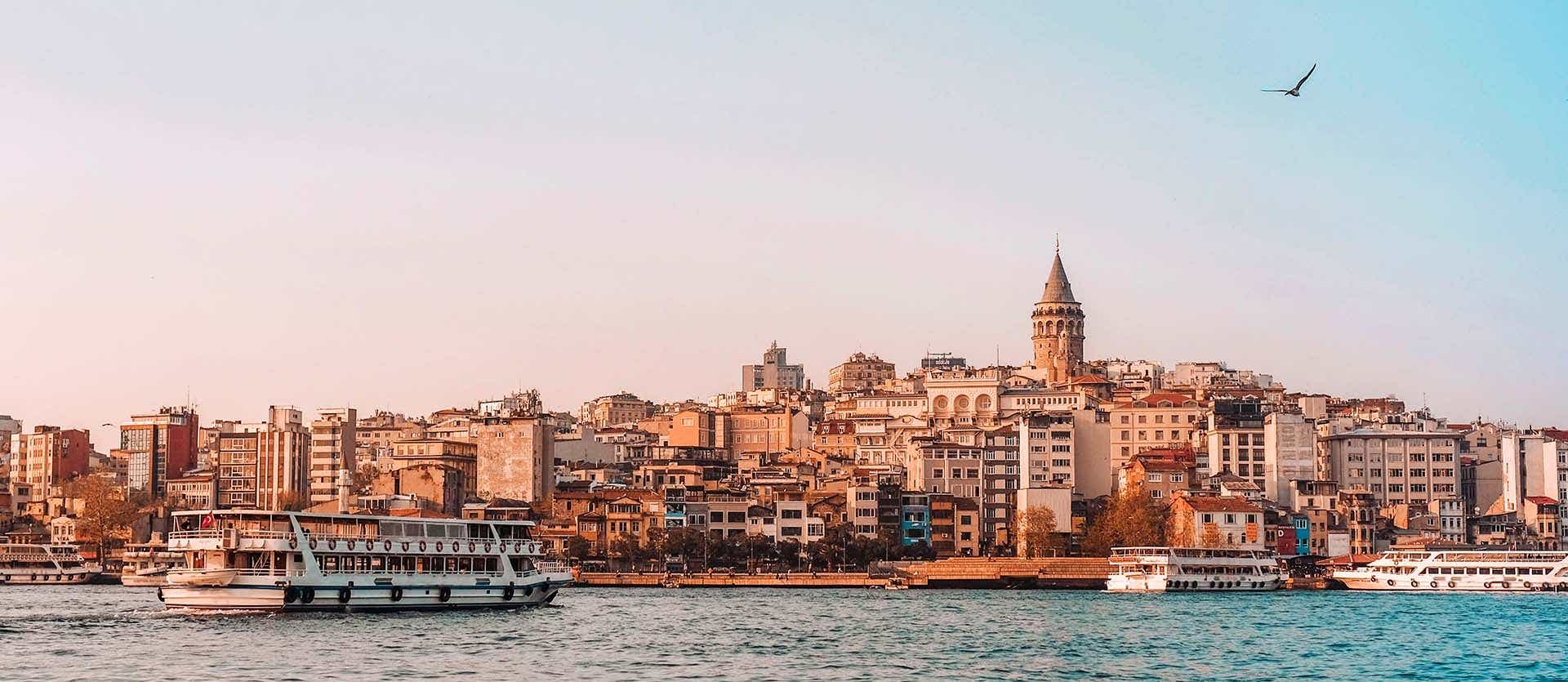 View across the Bosphorus <span class="iconos separador"></span> Istanbul <span class="iconos separador"></span> Turkey