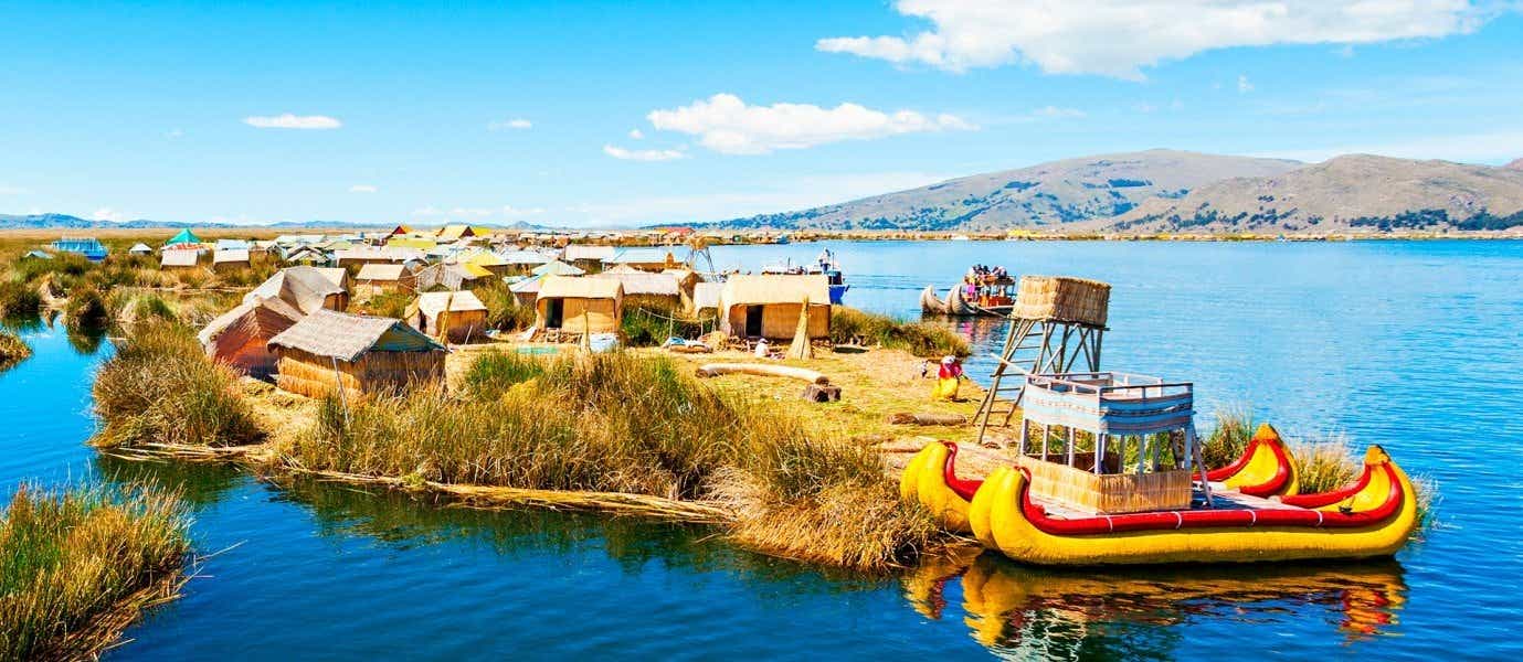 Floating Islands <span class="iconos separador"></span> Lake Titicaca <span class="iconos separador"></span> Puno