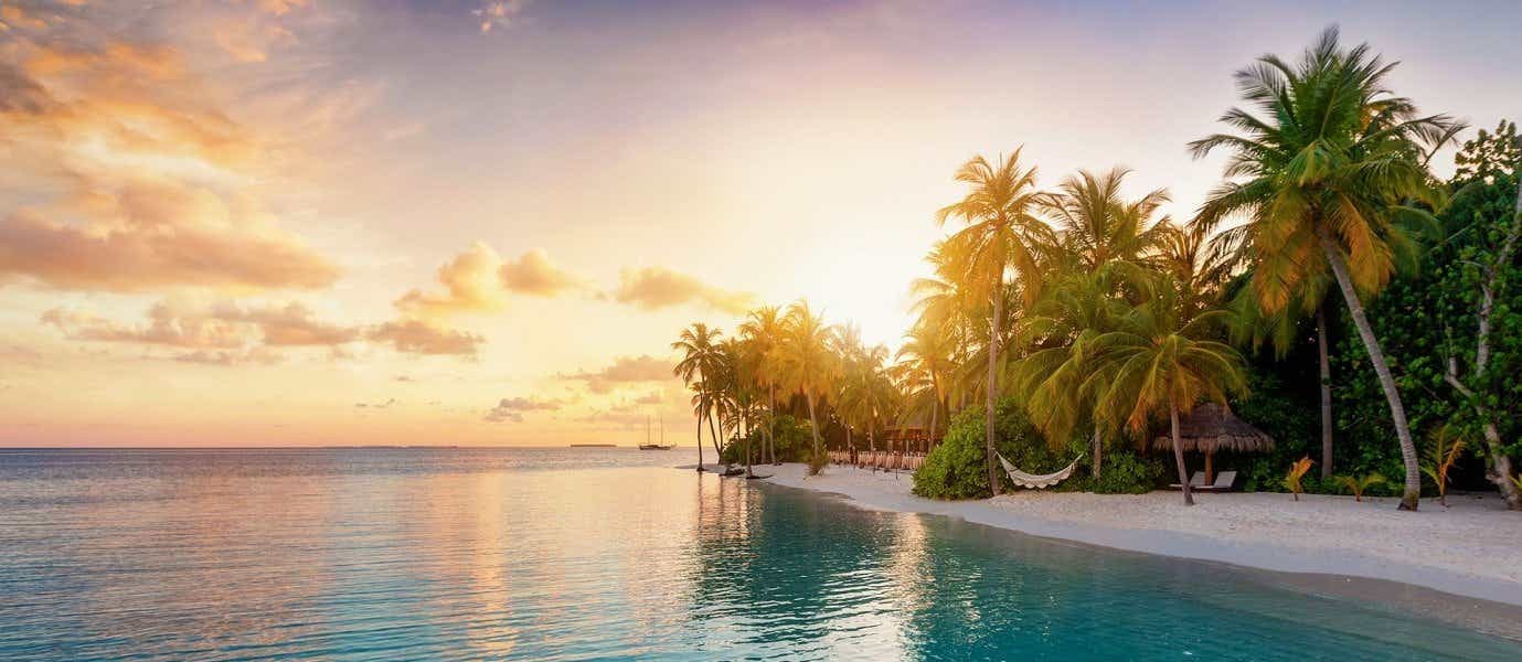 Sunset on the Beach <span class="iconos separador"></span> Maldives