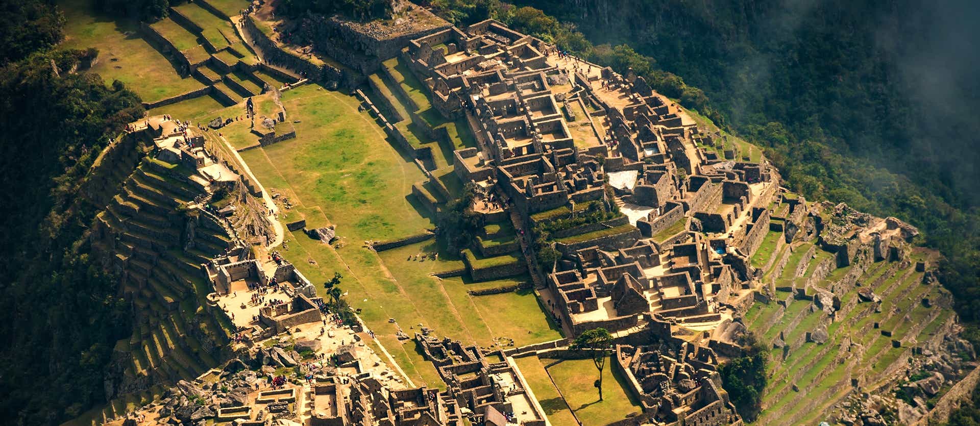 <span class="iconos separador"></span> Vista aérea del Machu Picchu <span class="iconos separador"></span>