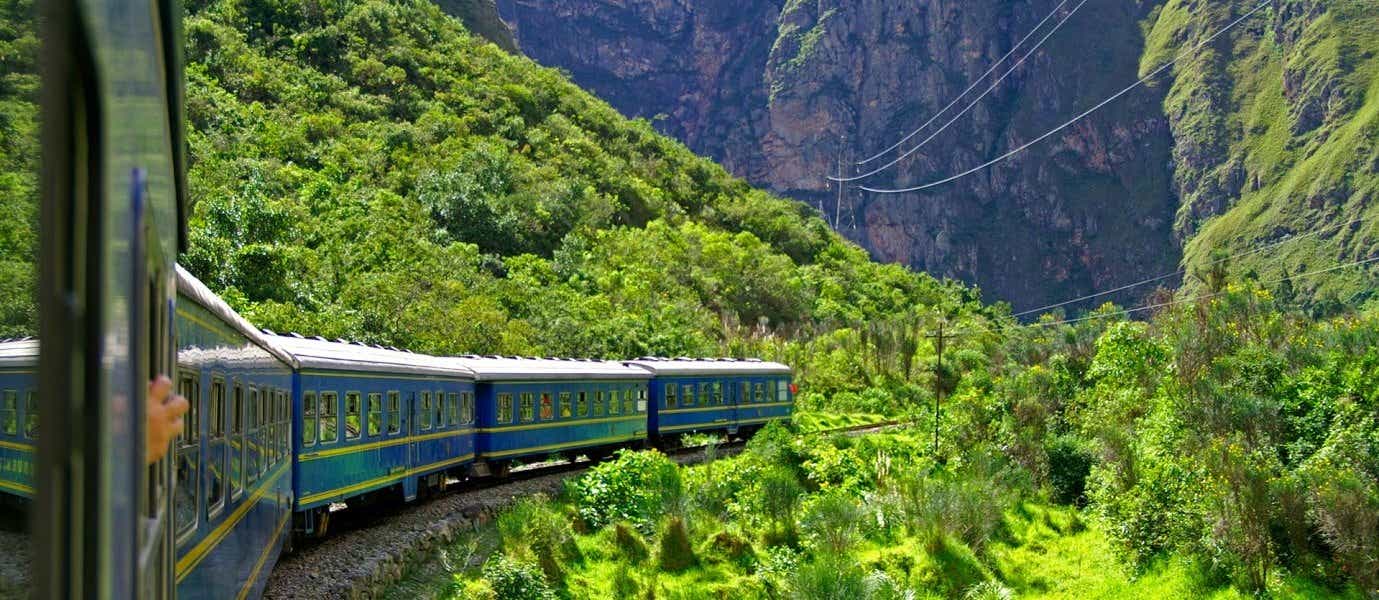 Tren con destino a Aguas Calientes <span class="iconos separador"></span> Perú