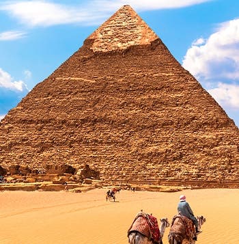 Pirámides, Dubái y Todo Inc. en el Paraíso