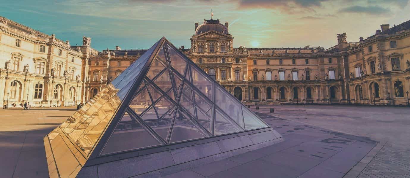 Louvre Museum <span class="iconos separador"></span> Paris <span class="iconos separador"></span> France