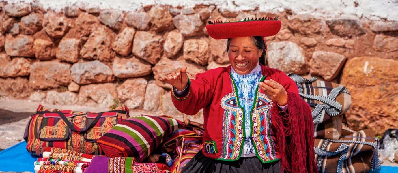 Traditional Andean Dress <span class="iconos separador"></span> Sacred Valley <span class="iconos separador"></span> Peru