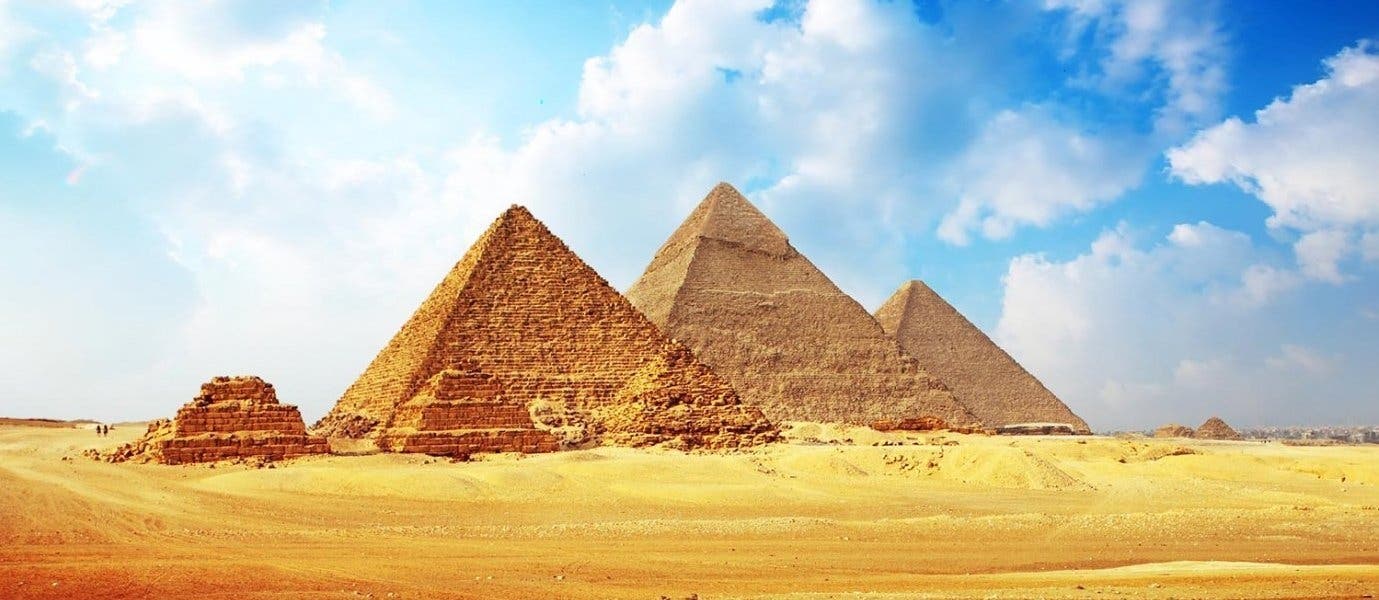 <span class="iconos separador"></span> Pyramids of Giza <span class="iconos separador"></span>