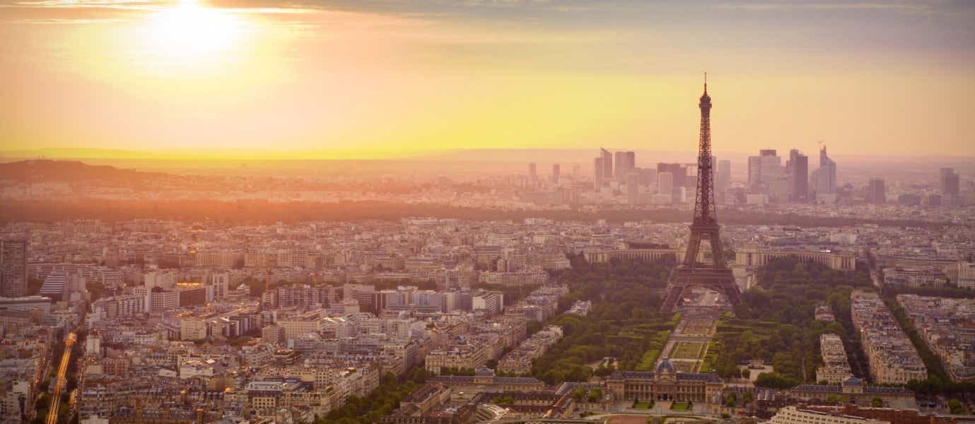 Eiffel Tower <span class="iconos separador"></span> Paris <span class="iconos separador"></span> France