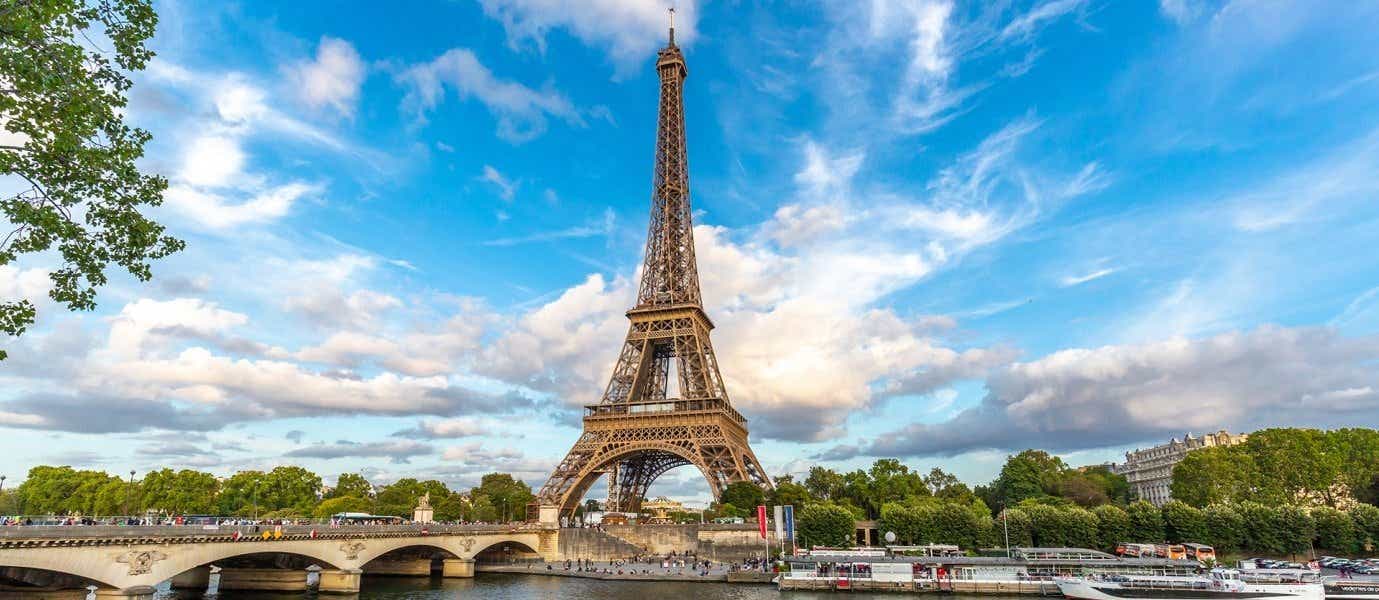 Eiffel Tower <span class="iconos separador"></span> Paris <span class="iconos separador"></span> France