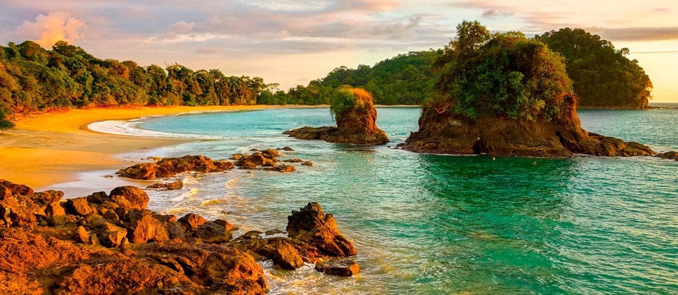 <span class="iconos separador"></span> Manuel Antonio National Park <span class="iconos separador"></span>