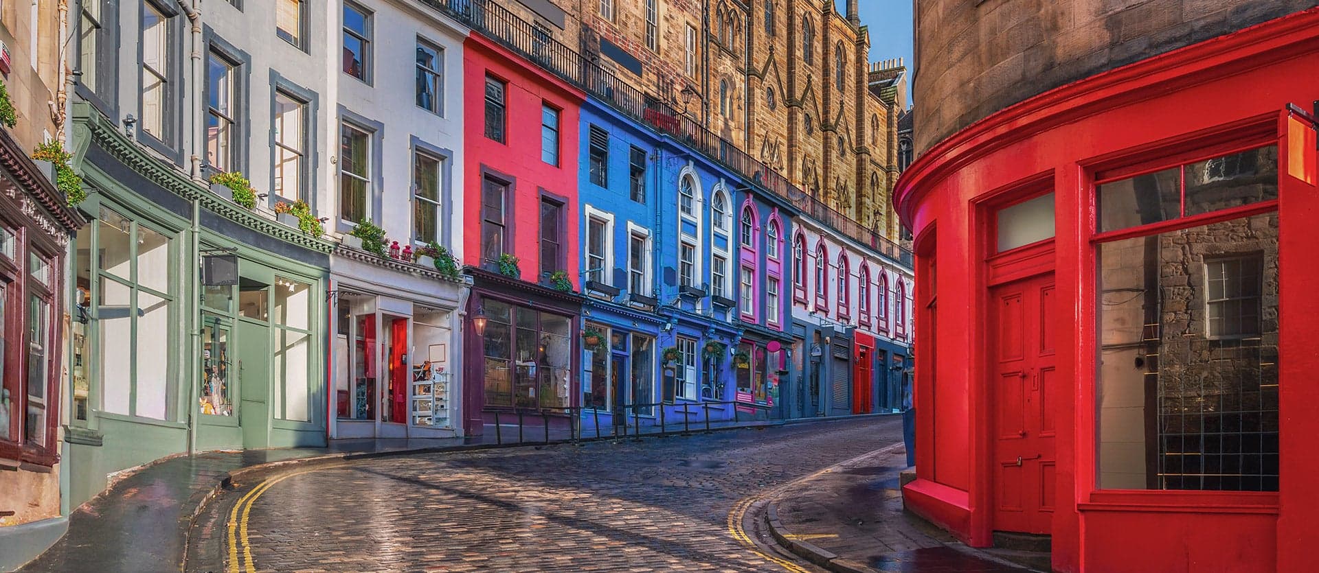 Colorful Victoria Street <span class="iconos separador"></span> Edinburgh