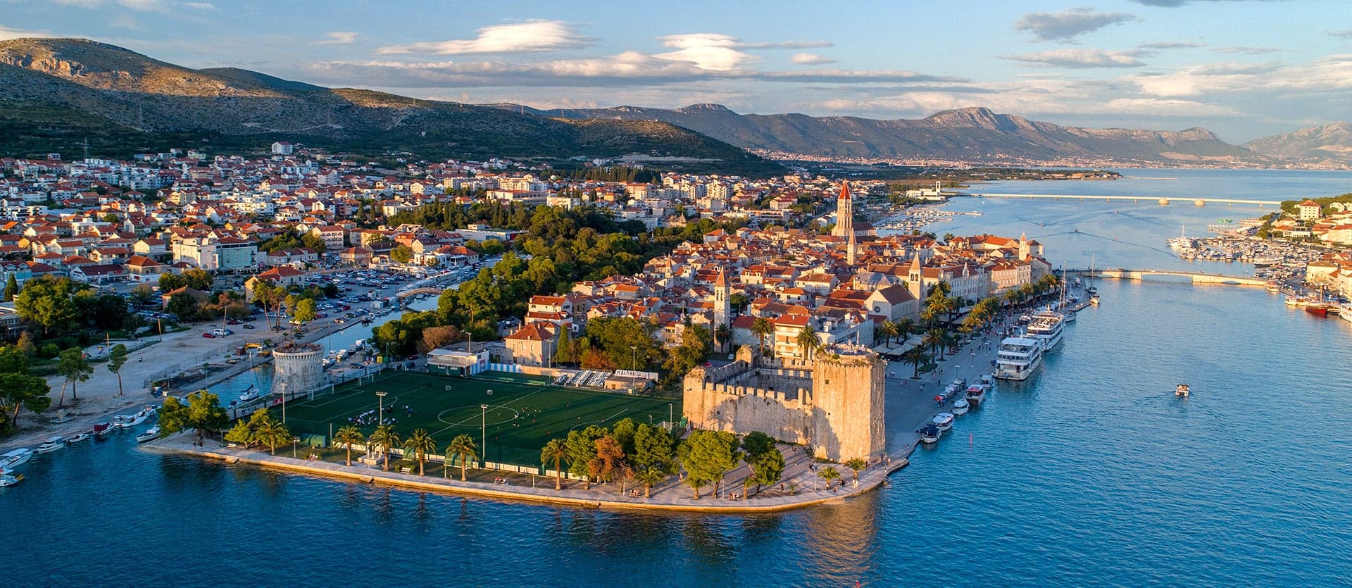 Aerial view of the city <span class="iconos separador"></span> Trogir
