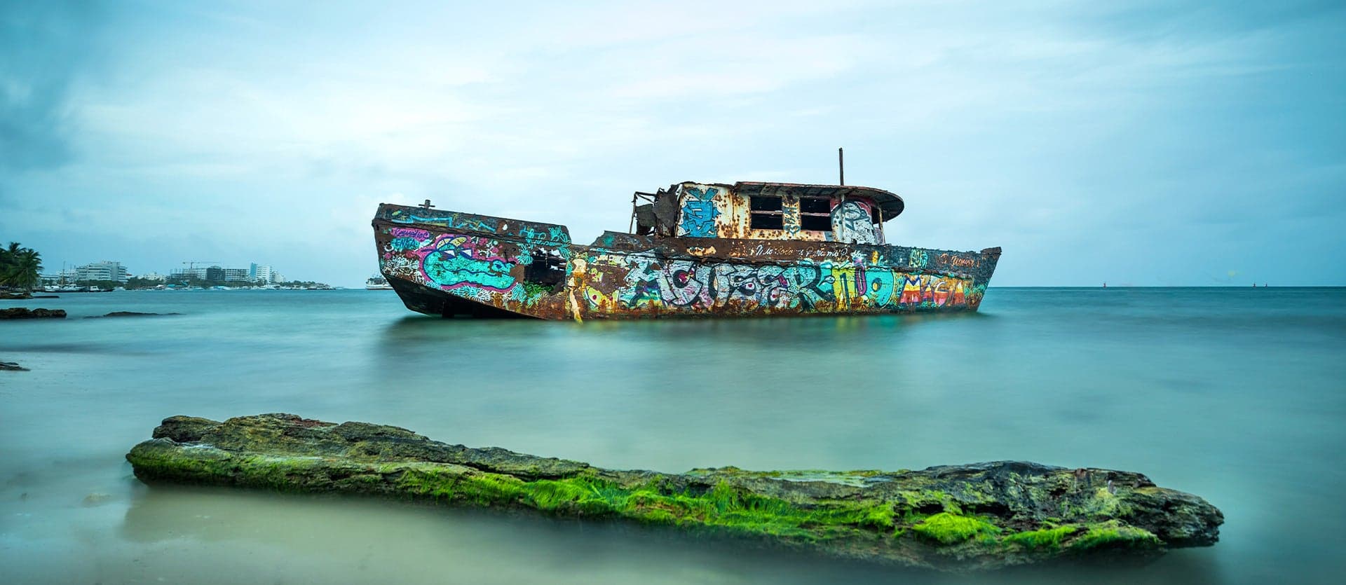Beached boat <span class="iconos separador"></span> San Andrés