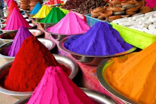 Polvos Holi: una manera colorida de celebrar la diversidad