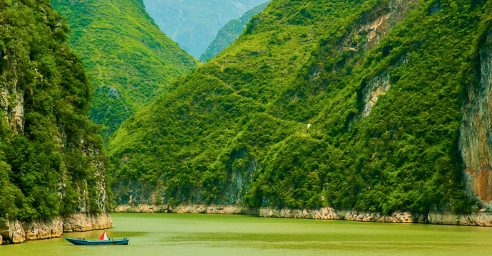 Three Gorges: Yangtze River