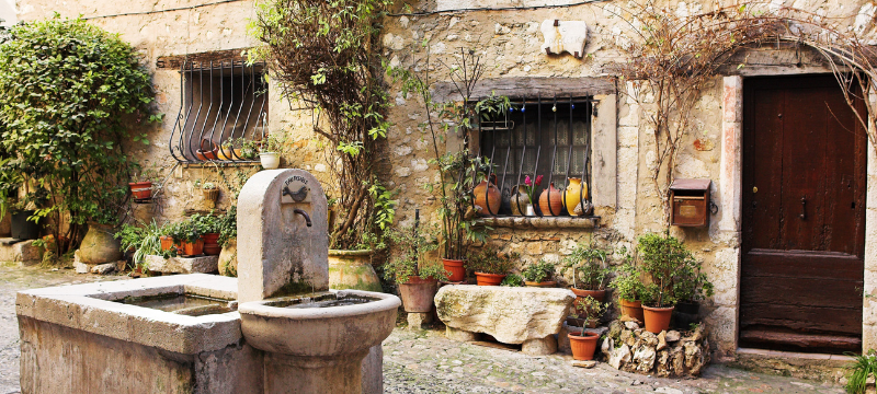 best time to travel to France